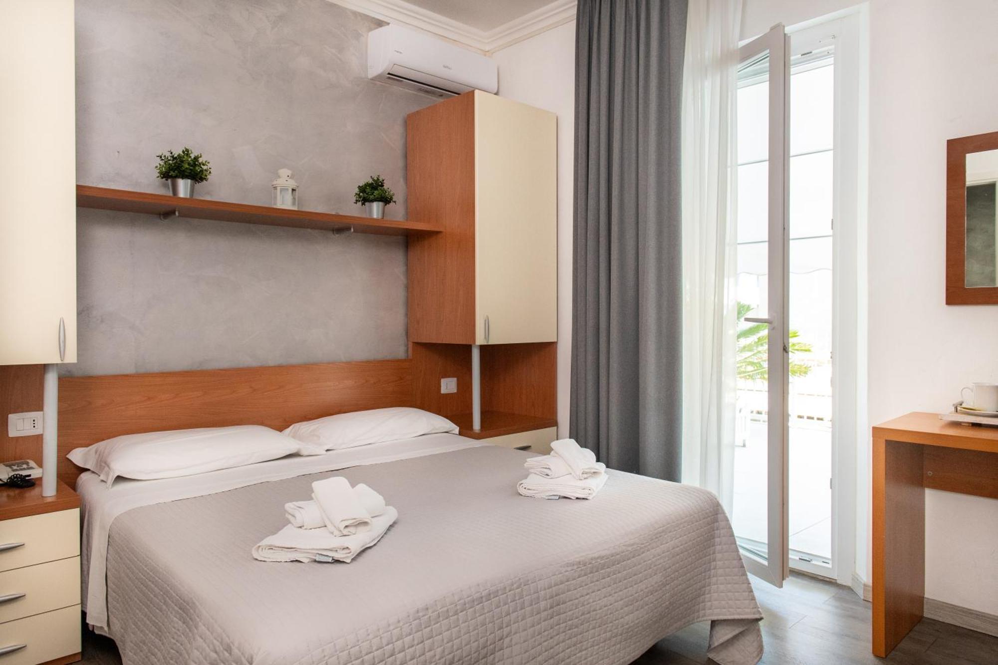 Hotel Hawaii Bed And Coffee Riccione Værelse billede
