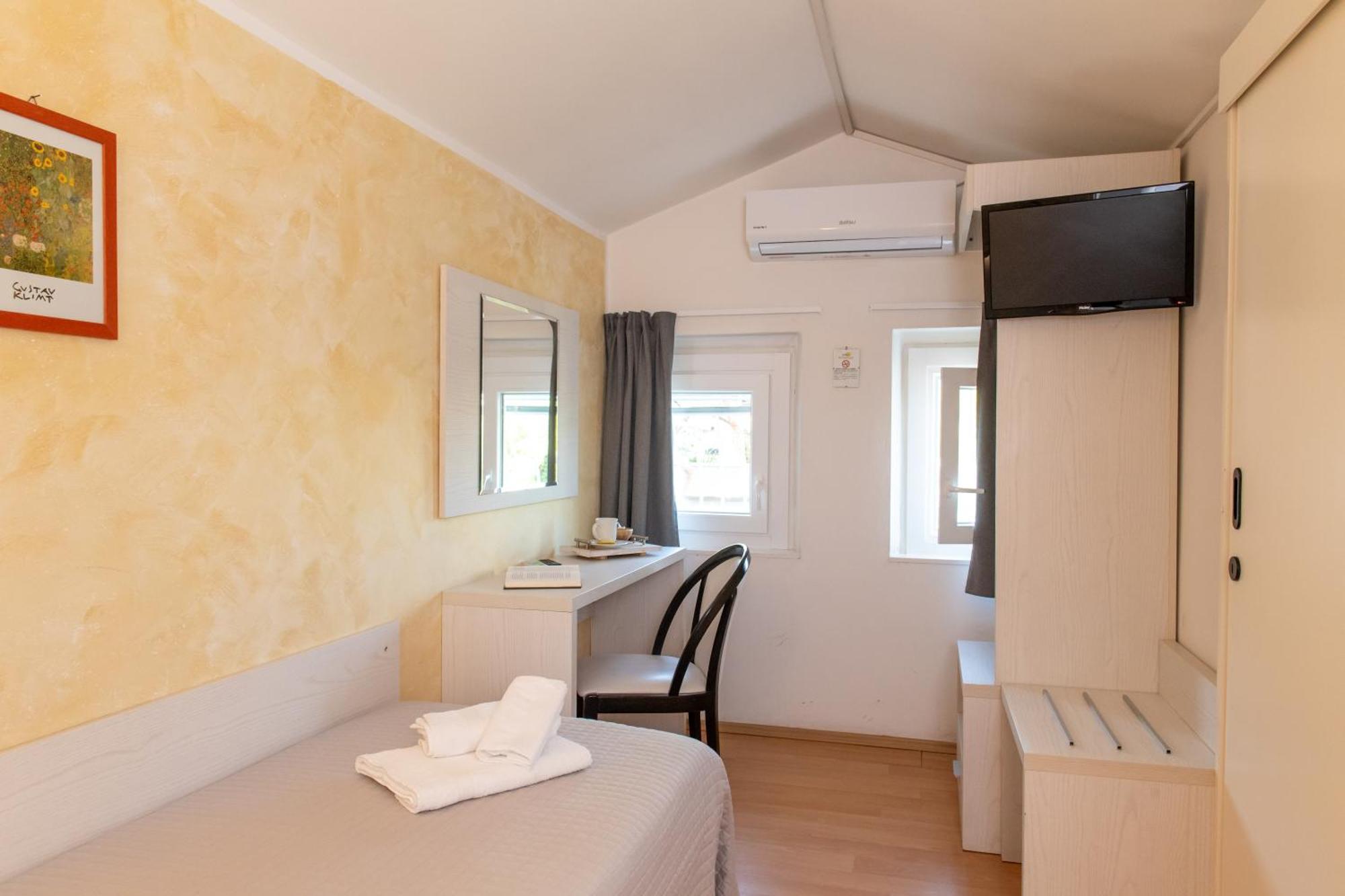 Hotel Hawaii Bed And Coffee Riccione Eksteriør billede