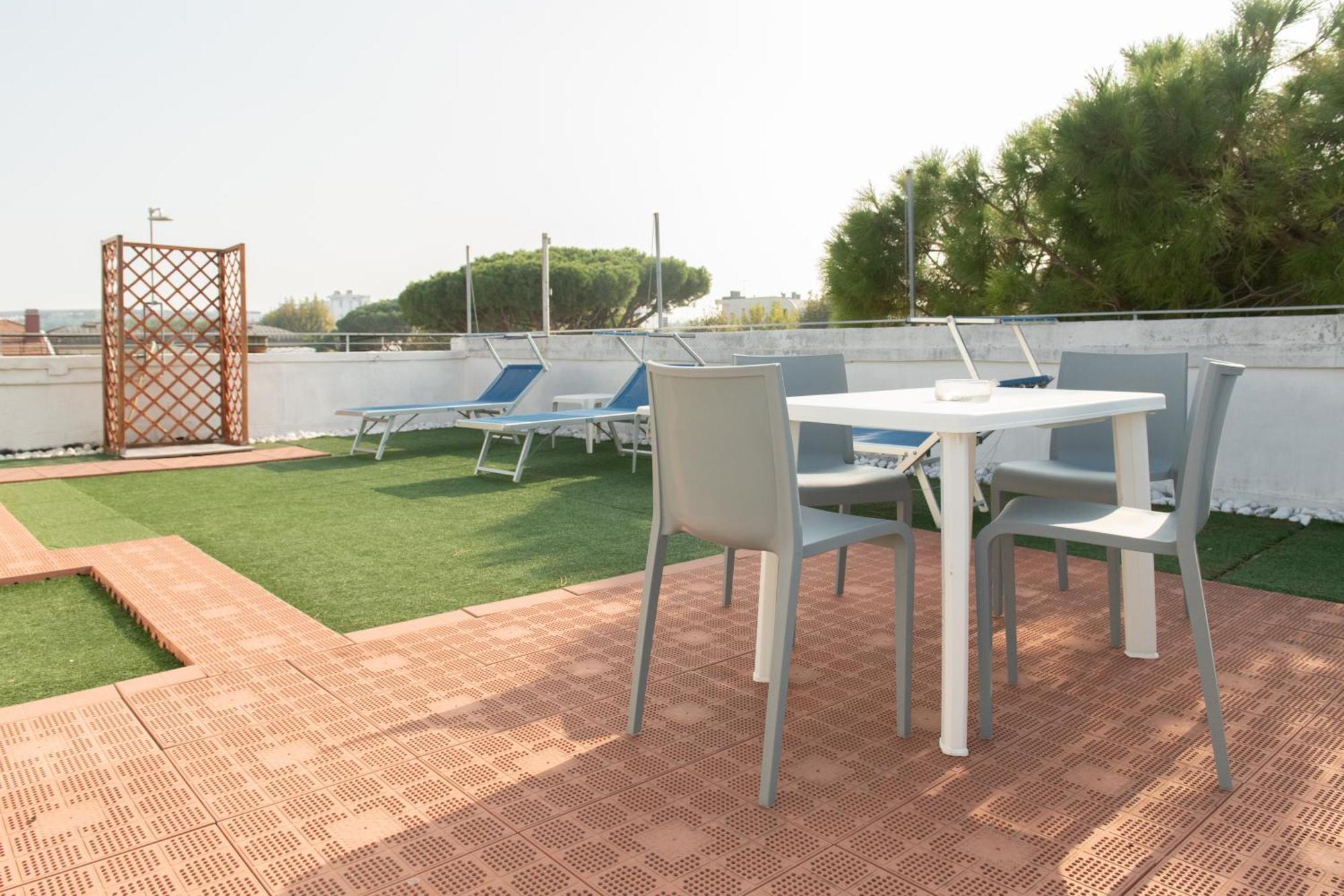 Hotel Hawaii Bed And Coffee Riccione Eksteriør billede
