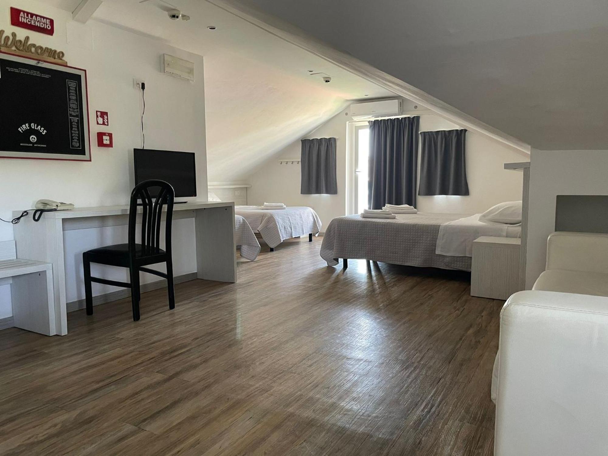 Hotel Hawaii Bed And Coffee Riccione Eksteriør billede