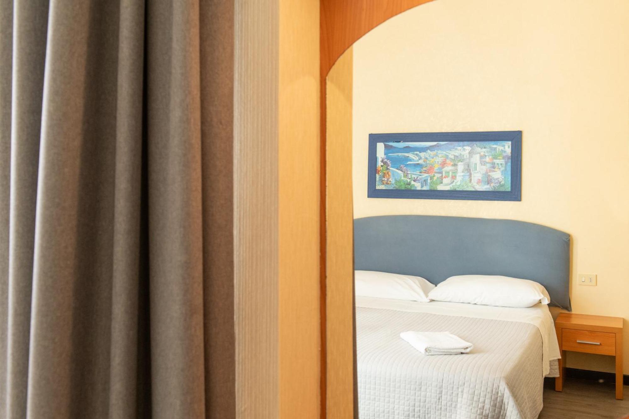 Hotel Hawaii Bed And Coffee Riccione Værelse billede