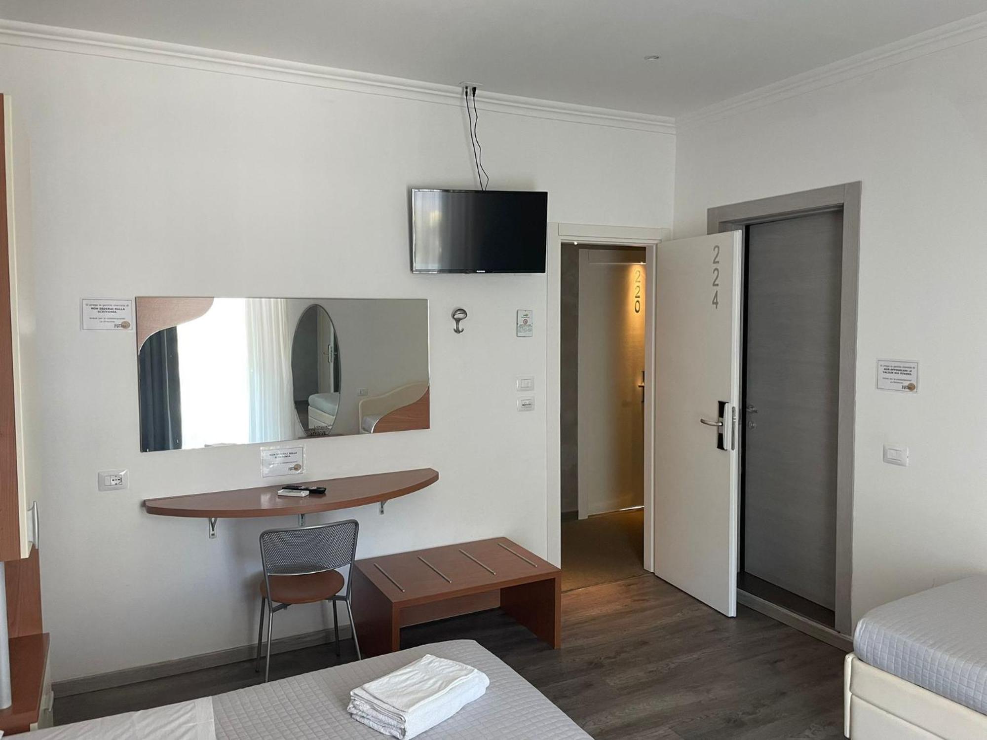 Hotel Hawaii Bed And Coffee Riccione Eksteriør billede