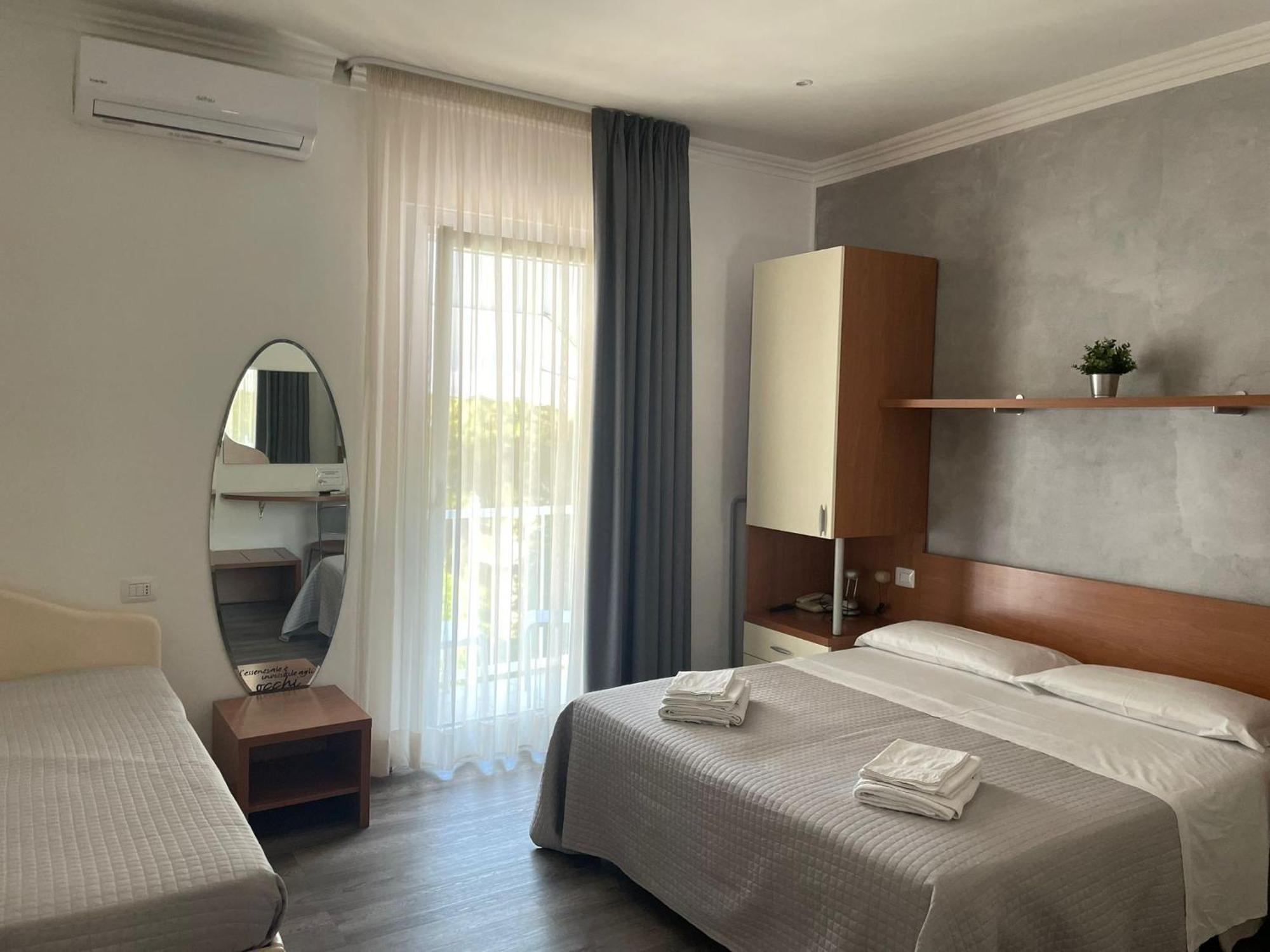 Hotel Hawaii Bed And Coffee Riccione Eksteriør billede