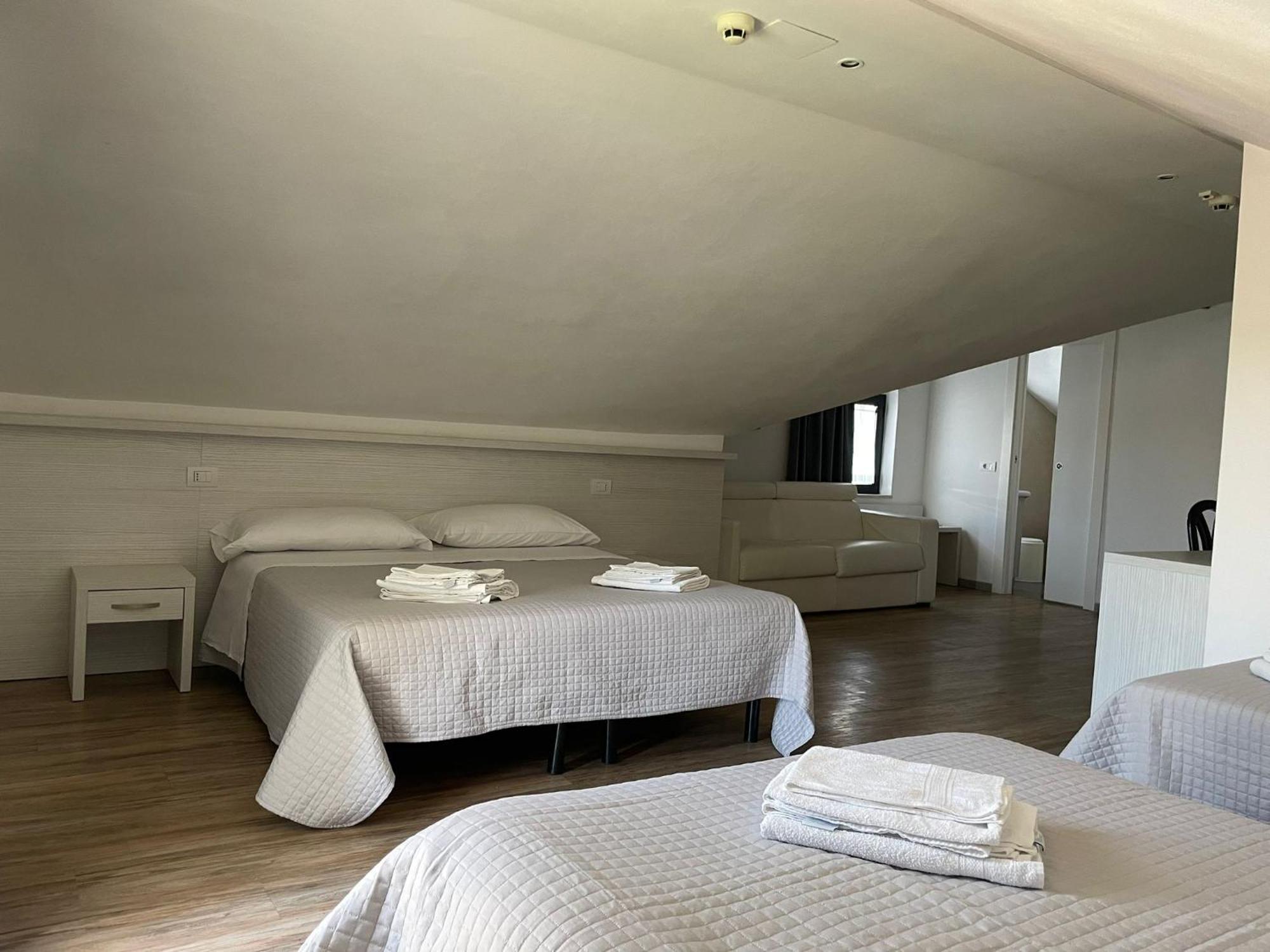 Hotel Hawaii Bed And Coffee Riccione Eksteriør billede