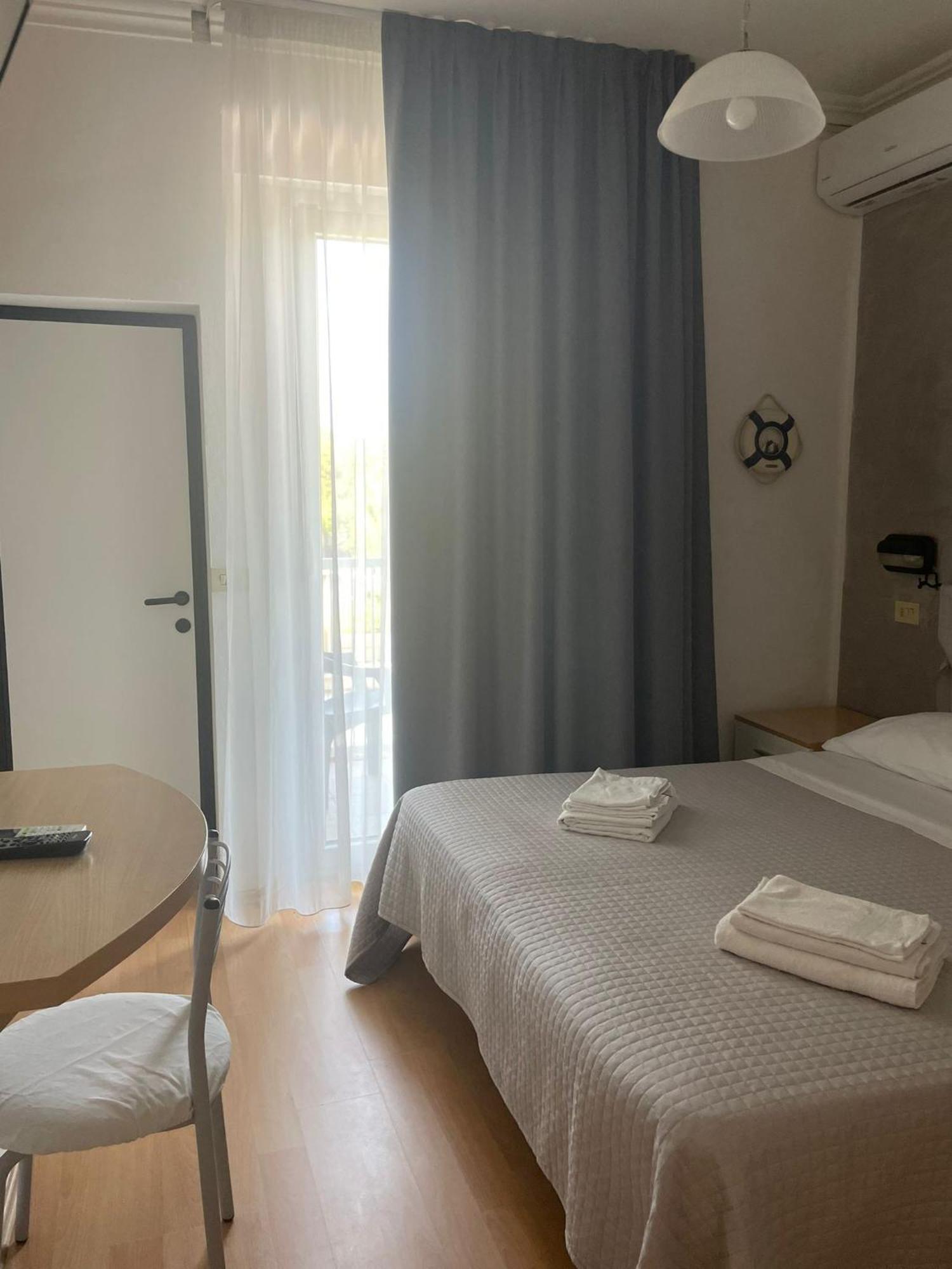 Hotel Hawaii Bed And Coffee Riccione Eksteriør billede