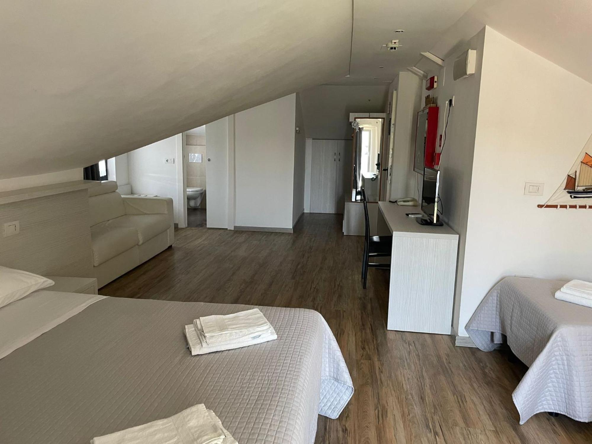 Hotel Hawaii Bed And Coffee Riccione Eksteriør billede