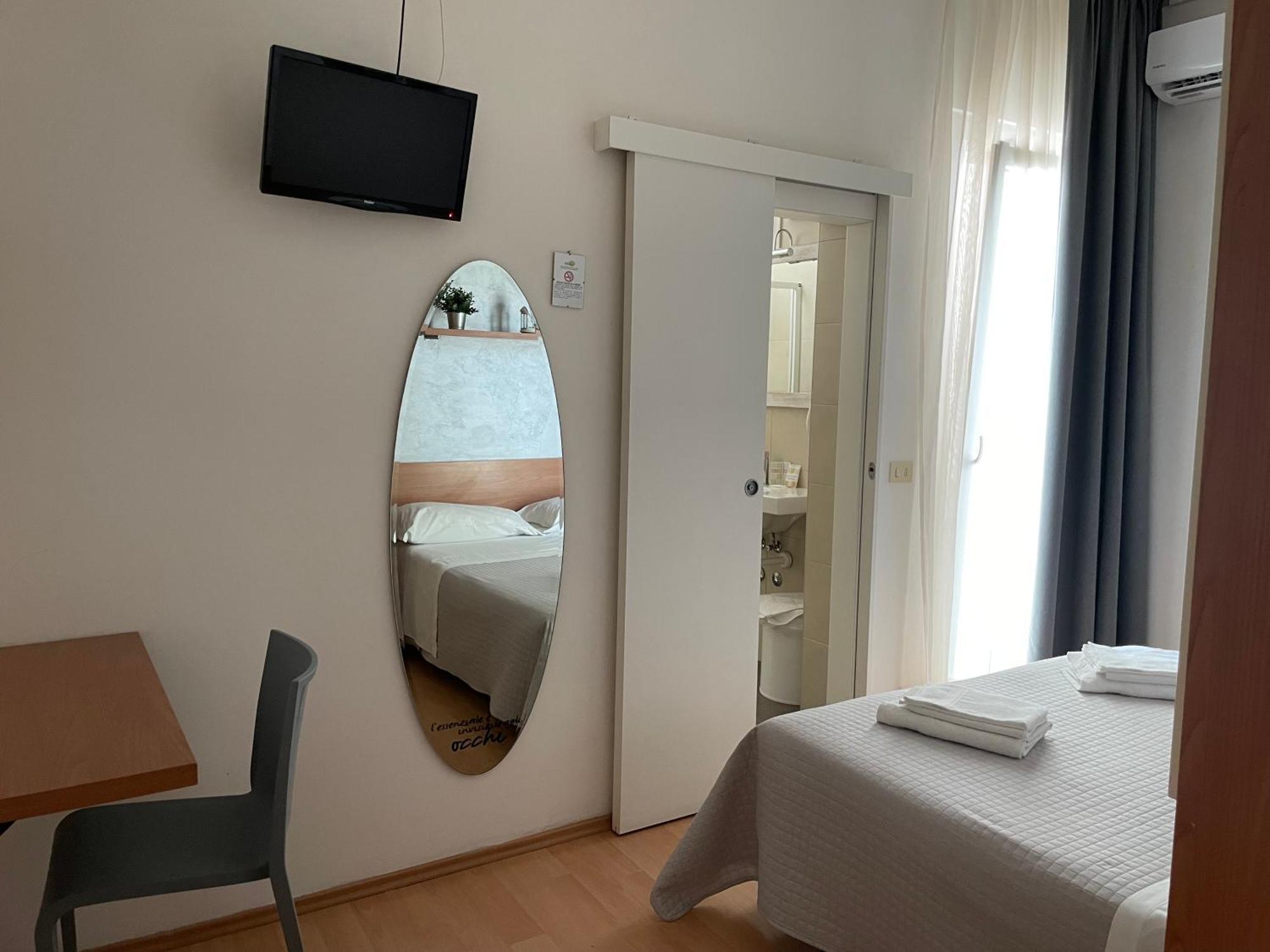 Hotel Hawaii Bed And Coffee Riccione Eksteriør billede