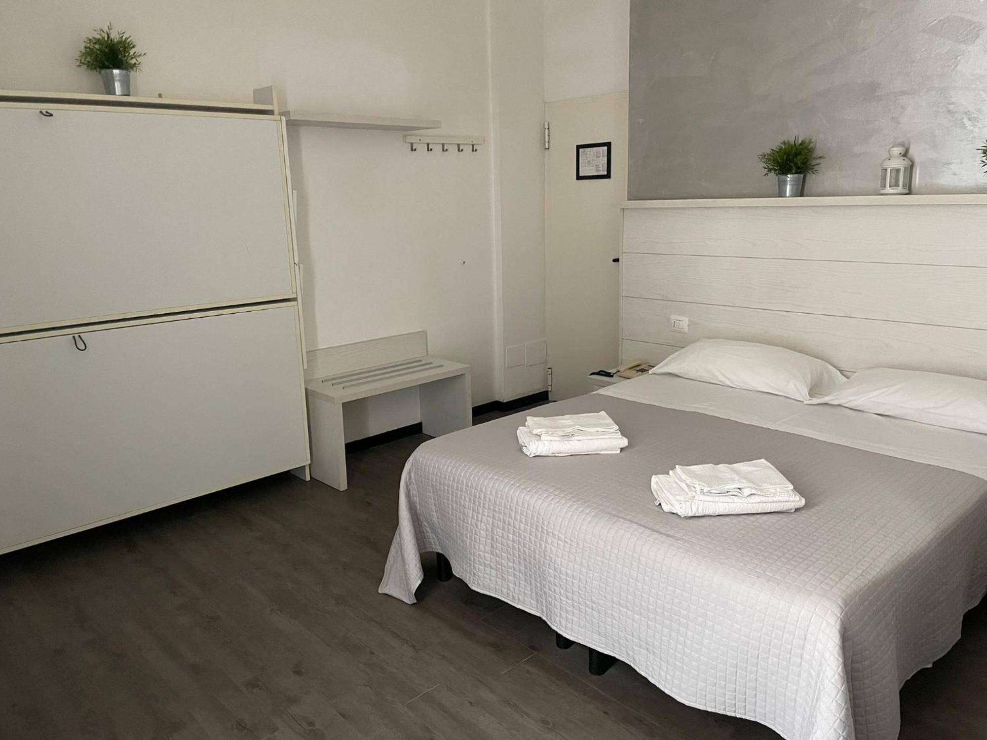 Hotel Hawaii Bed And Coffee Riccione Eksteriør billede