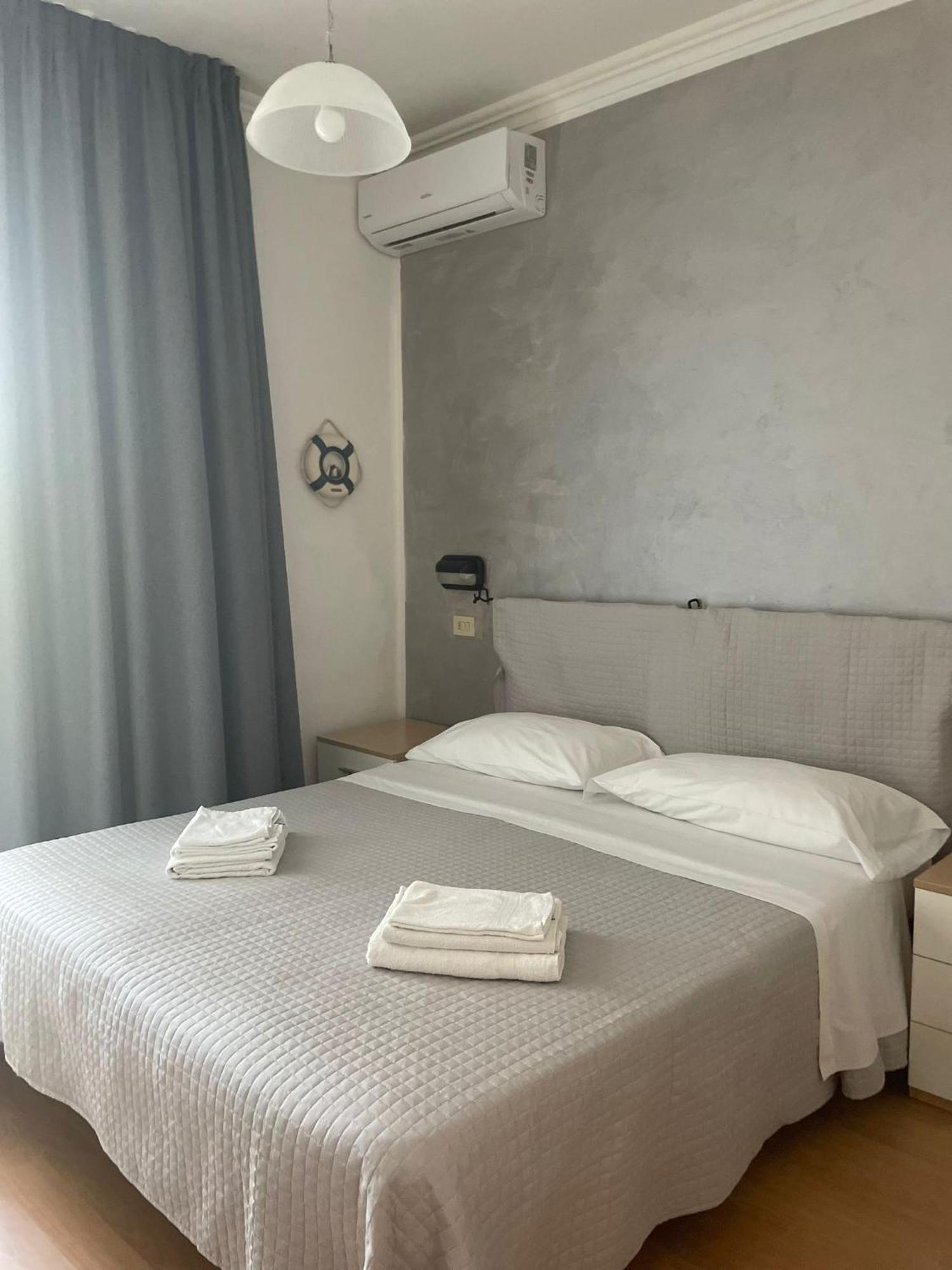 Hotel Hawaii Bed And Coffee Riccione Eksteriør billede