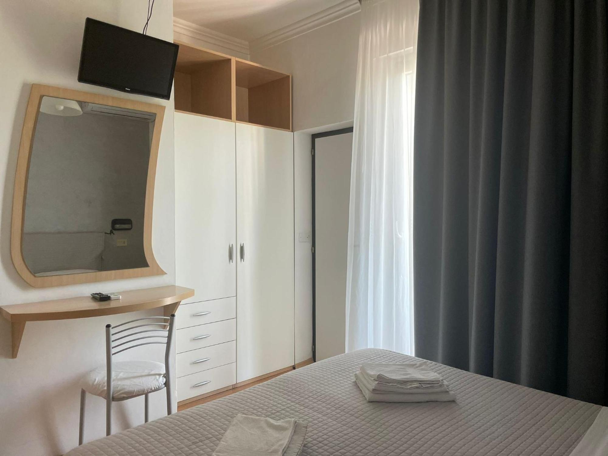 Hotel Hawaii Bed And Coffee Riccione Eksteriør billede