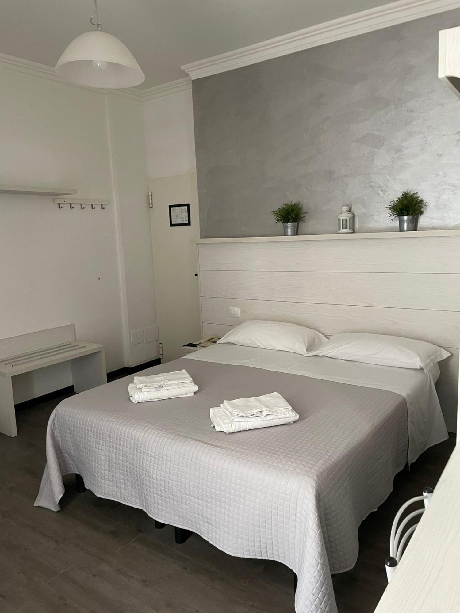 Hotel Hawaii Bed And Coffee Riccione Eksteriør billede