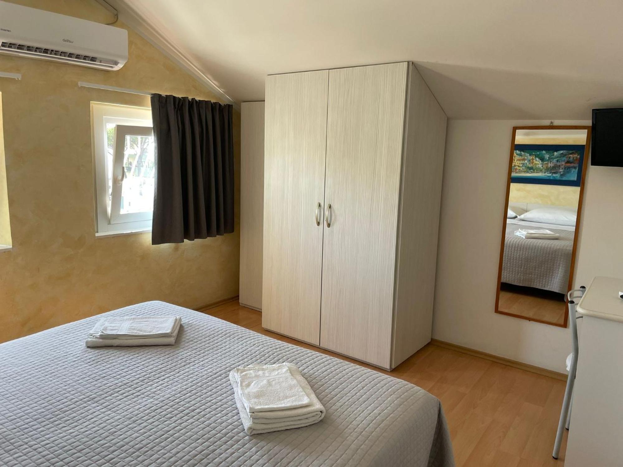 Hotel Hawaii Bed And Coffee Riccione Eksteriør billede
