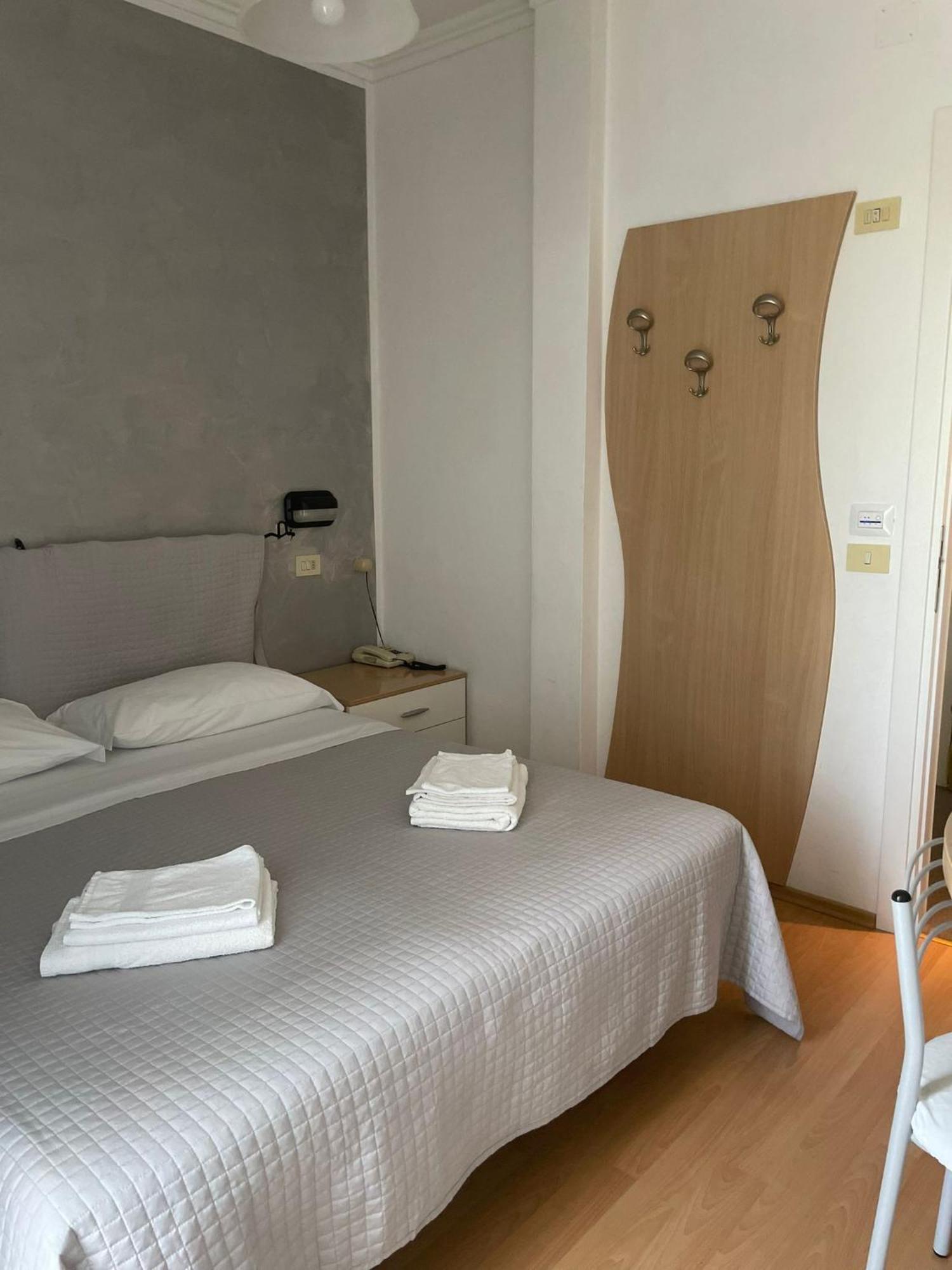 Hotel Hawaii Bed And Coffee Riccione Eksteriør billede