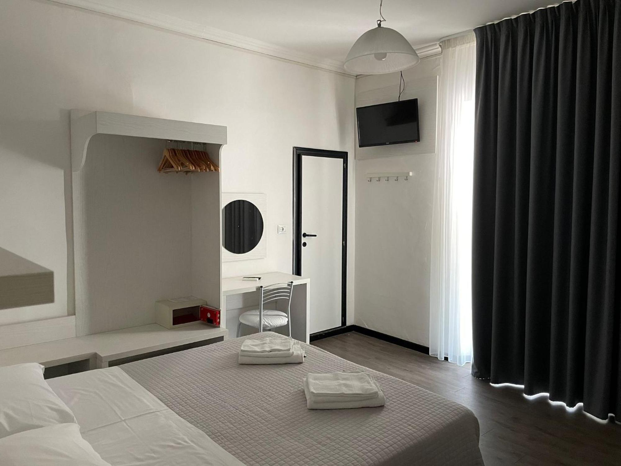 Hotel Hawaii Bed And Coffee Riccione Eksteriør billede